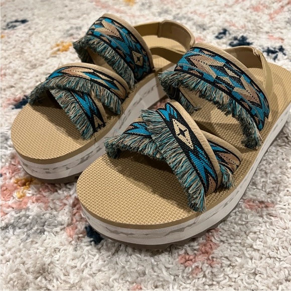 🐡TEVA🐡CERES FLATFORM FRINGE PLATFORMS - Picture 3 of 6